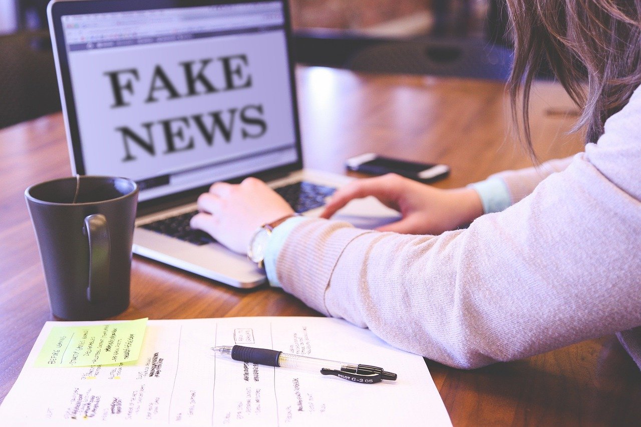 ¿Cómo detectar noticias falsas y bulos?